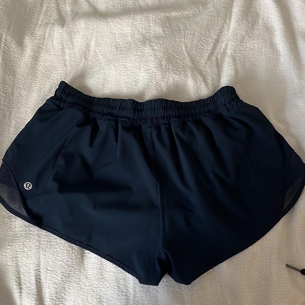Lululemon 2.5 inch hotty hot shorts